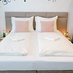 Апартаменты Slavic Spacious By Chors *