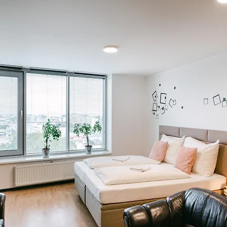 Slavic Industrial Apartments By Chors Μπρατισλάβα