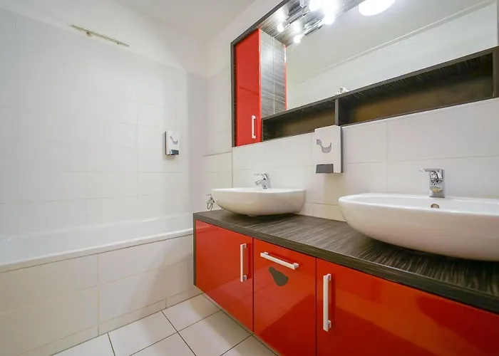 Slavic Spacious By Chors Apartment