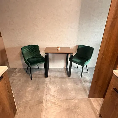 Slavic Spacious By Chors Apartmán